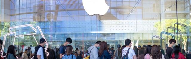 I spent over 5 years setting up new iPhones in Apple stores. Here's what launch day is like for employees.