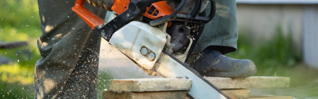 Why Do Chainsaws Leak Bar Oil?