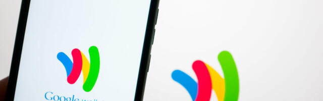 Google Wallet now lets you track flights from your lock screen. How to try it.