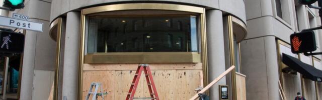 Saks fights landlord to keep Stanford Shopping Center location open