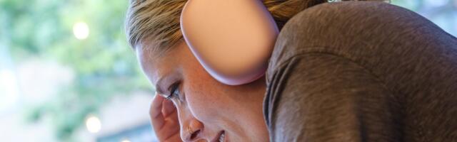 Apple stumbles with latest AirPods Max firmware