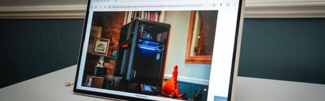 I reviewed this 25-inch portable monitor - I just wish it lived up to its huge potential
