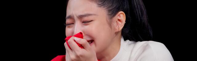 BLACKPINKs Jennie cries, shakes, and screams for help in amazing Hot Ones appearance