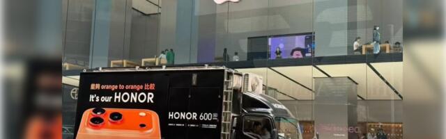 Apple Store Becomes Backdrop for Honor's Brazen Hong Kong Ad Stunt