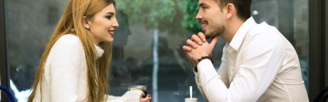 A therapist explains the subtle sign someone is emotionally unavailable (it’s not what you think)