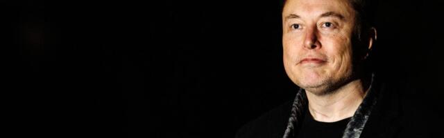 Elon Musk says Google has the best shot at being the leader in AI