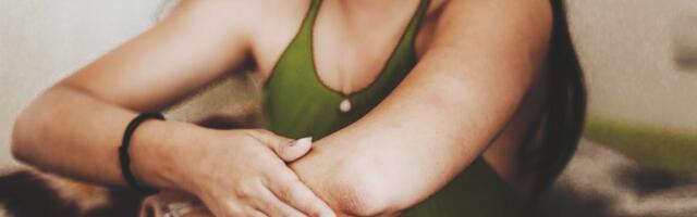 I'm a doctor — these subtle desk habits could be causing your elbow pain