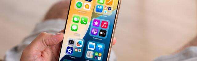 Report: Apple considers letting you replace Siri