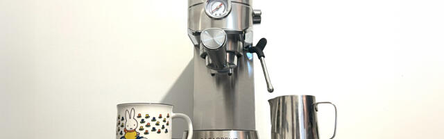 The Casabrews CM5418 is a small but mighty espresso machine for the casual coffee lover
