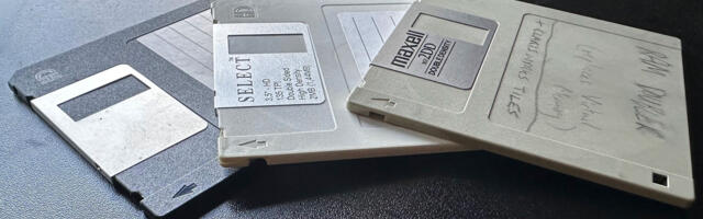 New Jersey prisoner laments reliance on floppy disks for appeals documents, which limits file size to 1.44 MB — prisoners allowed 20 floppy disks in cell, but USB flash sticks are banned