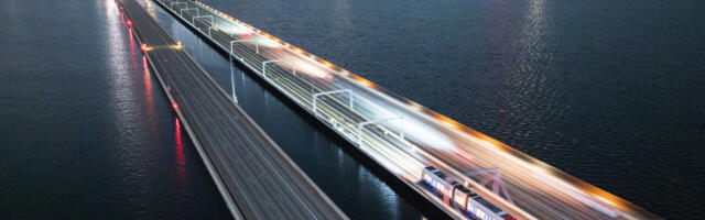 Seattle Has A Powered Train That Can Cross A Floating Bridge - Here's How It Works