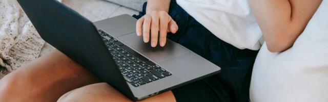 3 AdultFriendFinder features exclusive to paid users