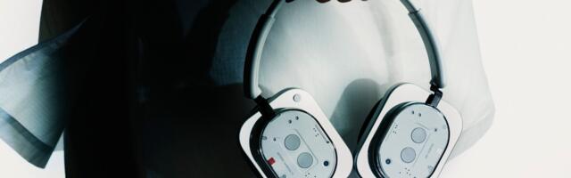 Nothing Headphones Vs. AirPods Max: How Do They Compare?