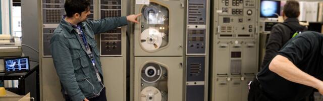 Why hundreds flock to play with decades-old computers