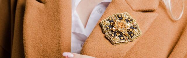 4 jewelry trends that are in this year and 2 that are out, according to stylists and jewelers