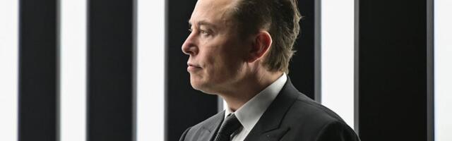 Musk Plans More Layoffs as Two Senior Tesla Executives Depart