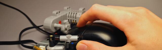 Lego Technic autoclicker taps in at record-breaking 70 clicks per second, if your mouse can survive it
