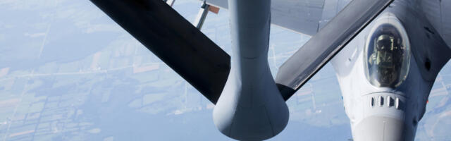 How Do Fighter Jets And Other Aircraft Refuel In The Air?