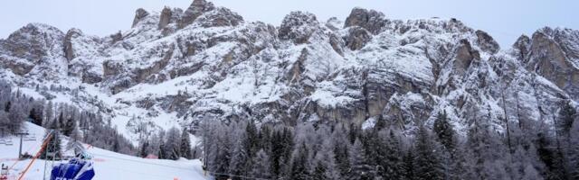 Lindsey Vonn tests injured left knee in Olympic downhill training, pumps fist after successful run