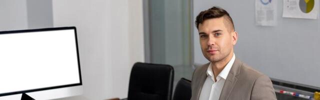 Successful entrepreneurs share the 8 tiny habits that will change your life more than a college degree ever could