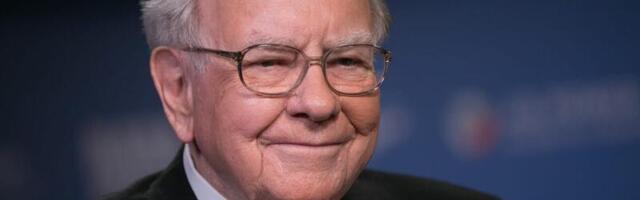 Here's how business leaders are reacting to Warren Buffett stepping down from Berkshire Hathaway