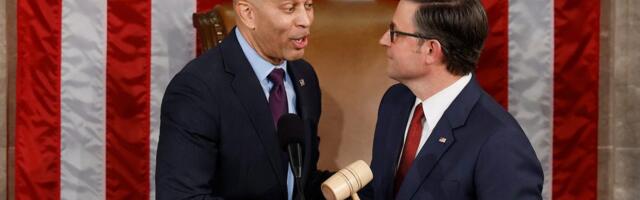 Yes, Congress still gets paid during a government shutdown
