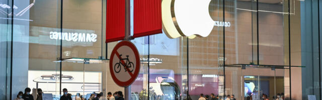 Apple blames China for revenue fall