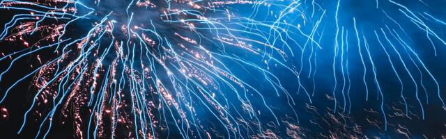 I'm a Pro Photographer: Here's How to Get the Best Firework Photos With Your Phone