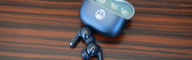 Motorola’s new Bose-tuned earbuds are finally reaching the US