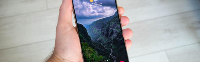 Wallpaper Wednesday: More great phone wallpapers for all to share (December 11)