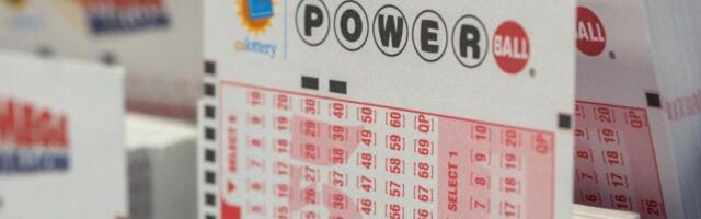 Powerball jackpot hits $1 billion after no Wednesday winner