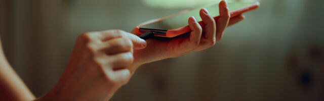 Android Users Split Over Lack Of USB Cord With New Phone. Half Of Them Are Right