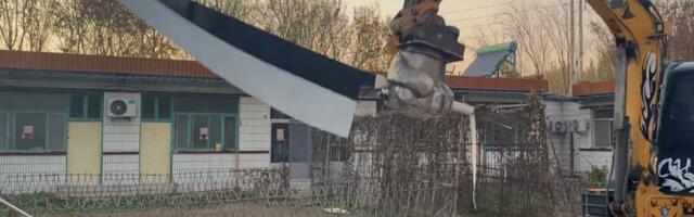 YouTuber Resolves Fraternal Disagreement With Excavator and Hilariously Large Sword