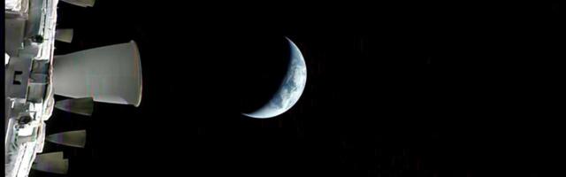 Выгляните в окошко, посмотрите на Луну! Прямо сейчас к ней летит четыре человека