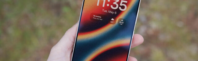 Get a load of One UI 8.5’s flashy new lock screen media animation
