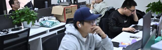 AI may lift wages — then crush them, professors say