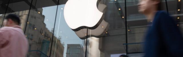 People are panic buying iPhones ahead of possible price hikes, report claims