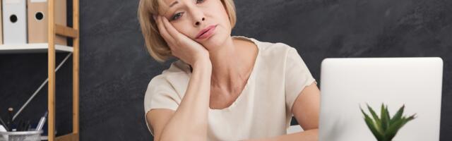 Psychology says people who feel stuck in life often repeat these 7 daily behaviors that quietly keep them there