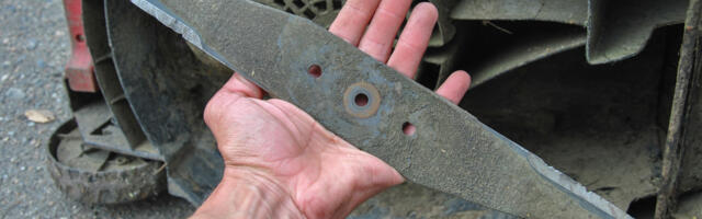 Which Side Of A Lawn Mower Blade Goes Up? (And What Happens If It's Upside Down)