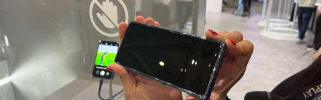 Samsung hasn’t given up on rollable phones, and its new ideas are wild