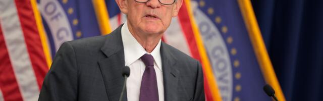 All Eyes on Powell as Bitcoin Holds Below $113K: Crypto Daybook Americas
