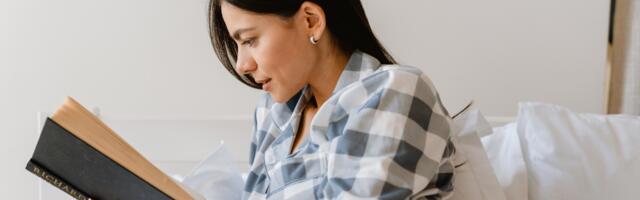 Psychology says people who prefer reading physical books over e-readers display these 8 cognitive traits linked to deeper processing