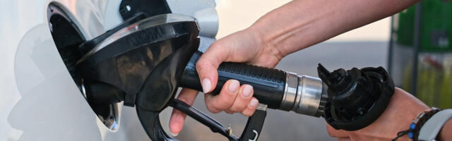 How Russians Are Modding Their Cars To Run Without Gasoline During Fuel Shortage