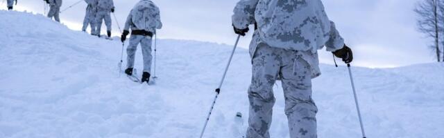 See how US Marines brave freezing temperatures while readying for a fight in the high Arctic