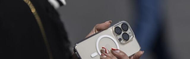 Apple announces multibillion-dollar agreement with Broadcom for components made in US