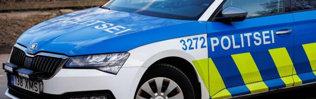 ФОТО | Автомобиль съехал с обрыва Тюрисалу, один человек пострадал