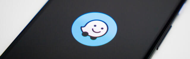 Waze is adding one cool feature for cars with extra screens