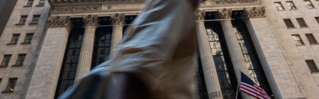 Circle, Coinbase, Strategy Surge as Crypto Stocks Rally on Possible Rate Cut Hopes