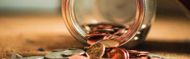 ETH, SOL, ADA drop 5% as Trump trade threats and bond selloff spark crypto risk-off