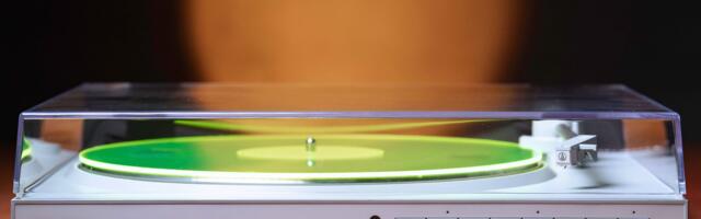 I can’t believe I’ve found another RGB gadget for my home, but this flashy turntable is funky, affordable, automatic, and comes with some really neat touches